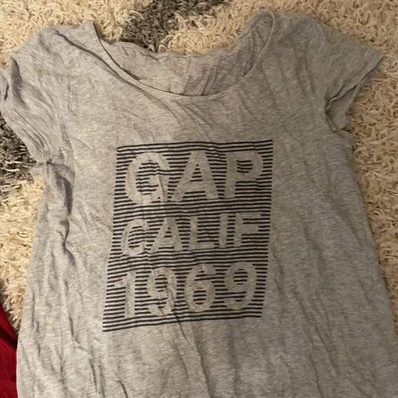 2 shirts bundle Hollister & GAP - Picture 3 of 5